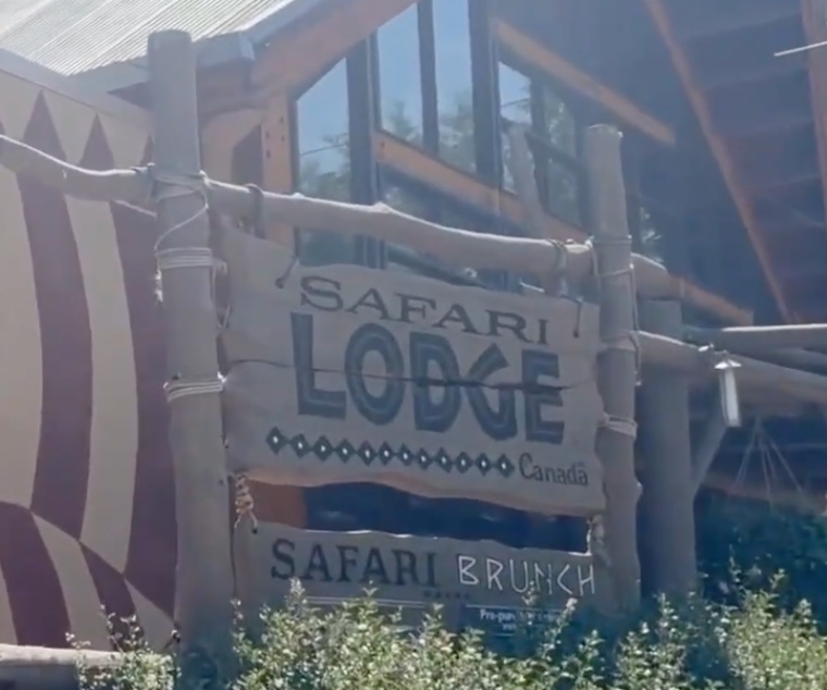 Safari Lodge sign